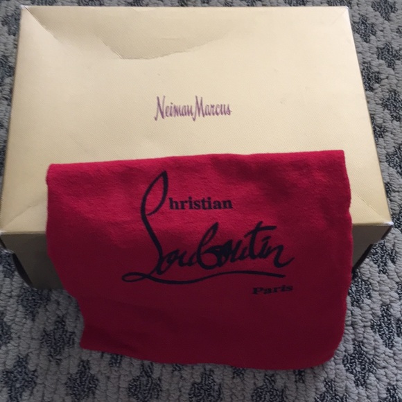 💯 CHRISTIAN LOUBOUTIN YELLOW SATIN PUMPS 36 - Picture 8 of 8